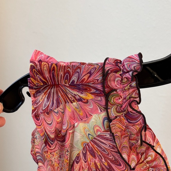 Colorful top with ruffle detail - Picture 6 of 9